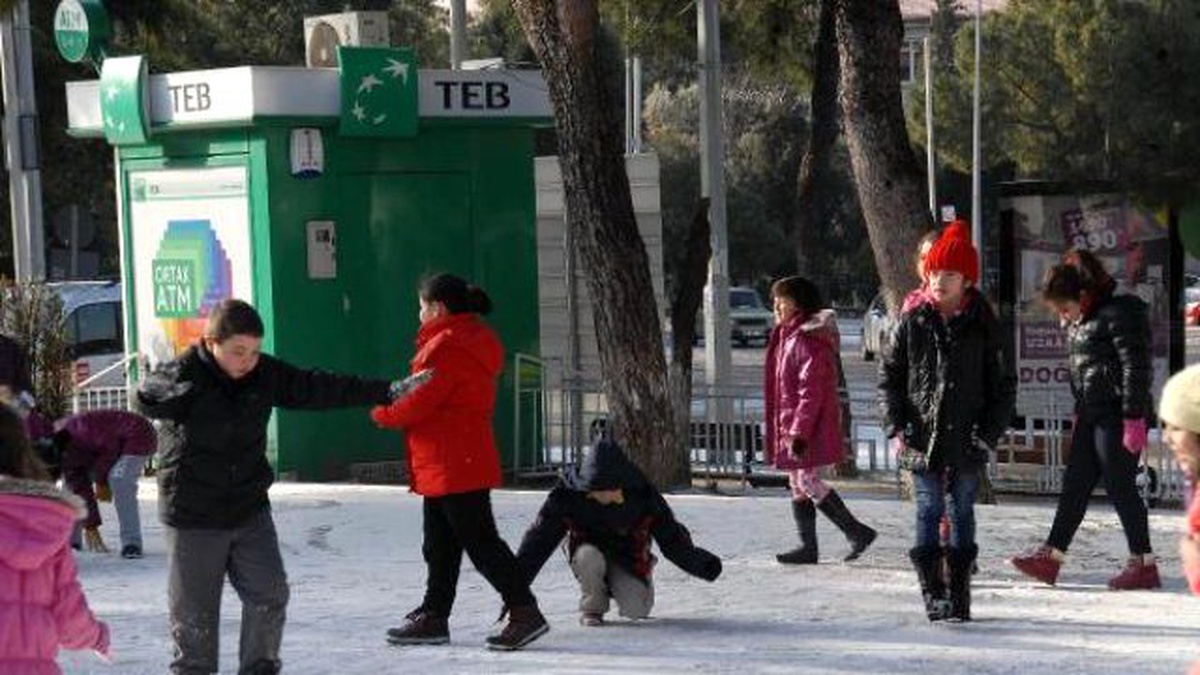 Menteşe\'nin Yüksek Kesimleri Beyaza Büründü