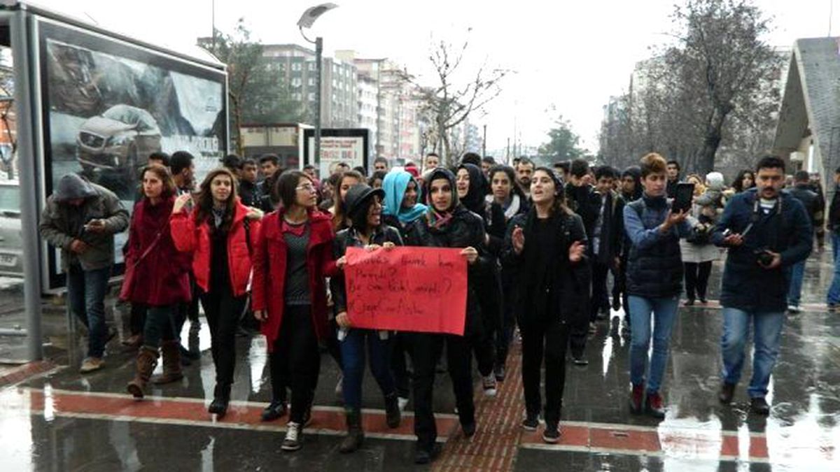 Özgecan Aslan Cinayeti Protestoları Sürüyor