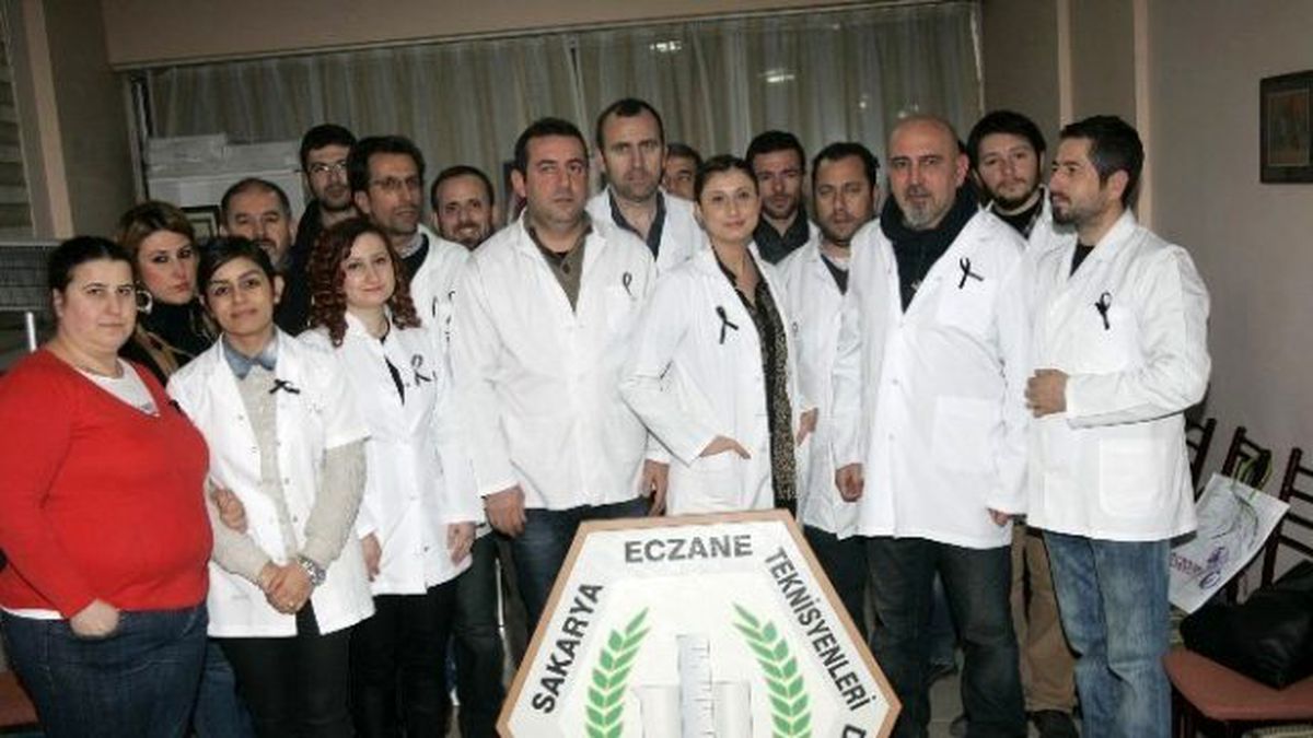 Sakarya Eczane Teknisyenleri Derneği Özgecan İçin Basın Açıklaması Yaptı