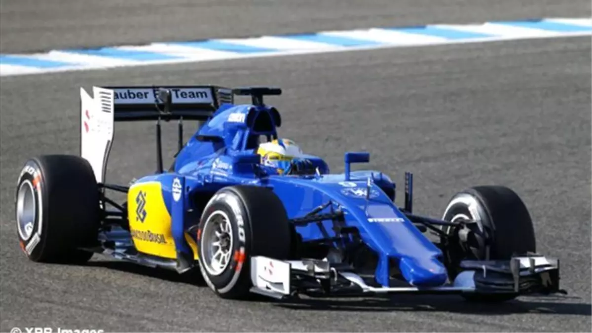 Sauber Barcelona\'da Yeni Renk Düzeniyle Piste Çıktı