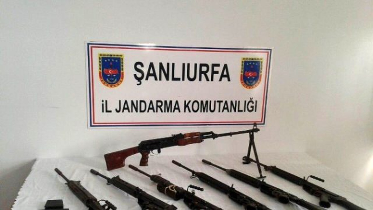 Sınırda Toprağa Gömülü Yedi Tüfek Bulundu