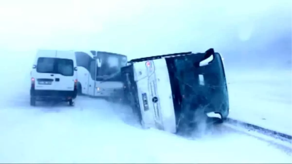 Yolcu Otobüsleri Birbirine Girdi: 32 Yaralı