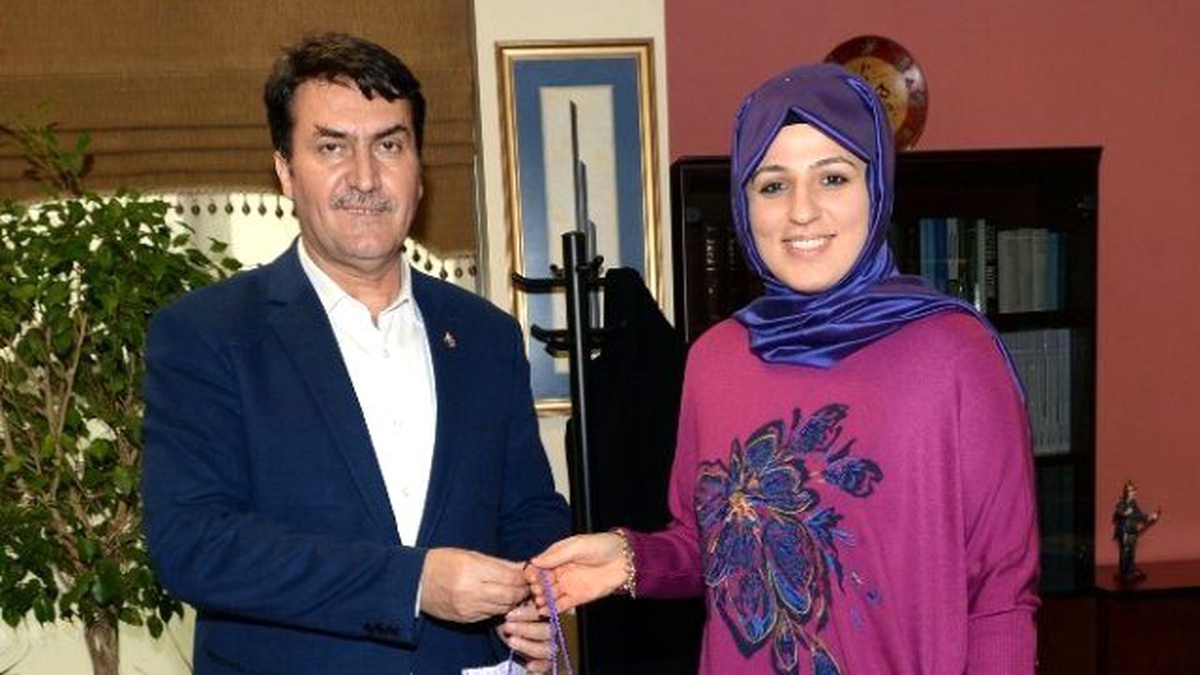 AK Parti İlçe Kadın Kolları Dündar\'ı Ziyaret Etti