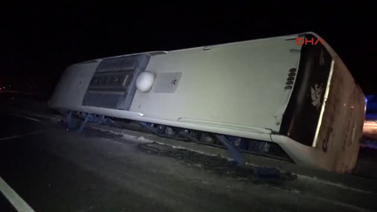 Aksaray\'da Yolcu Otobüsü Devrildi: 7 Yaralı