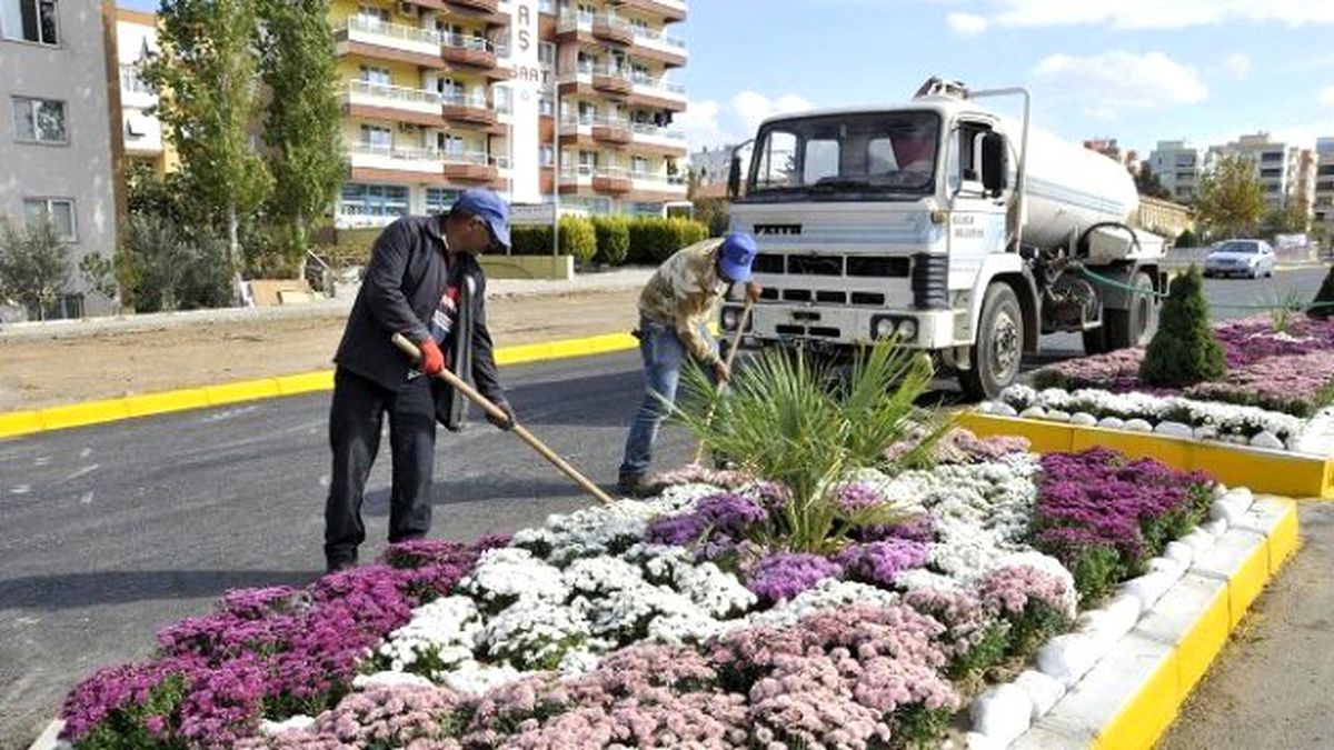 Aliağa Çiçeklerle Donatıldı