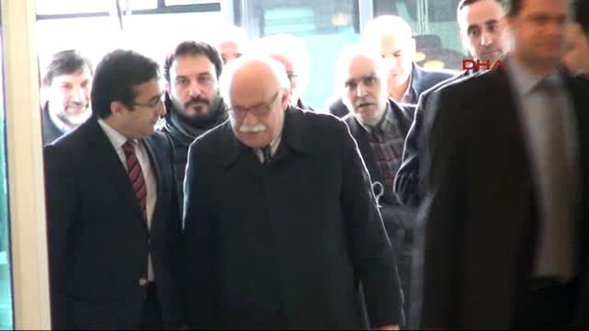 Amman\'da Uçak İçinde 5,5 Saat Mahsur Kalan Bakan Avcı: Amman\'da da Okulları Tatil Ettik