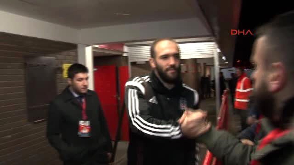 Beşiktaşlı Futbolcular İstanbul\'da Taraftar Desteği ile Turu Atlayacaklarını Düşünüyorlar