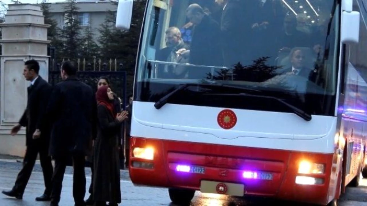 Cumhurbaşkanı Erdoğan\'ın Otobüsünü Durdurdu, İki Çocuğu İçin Yardım İstedi