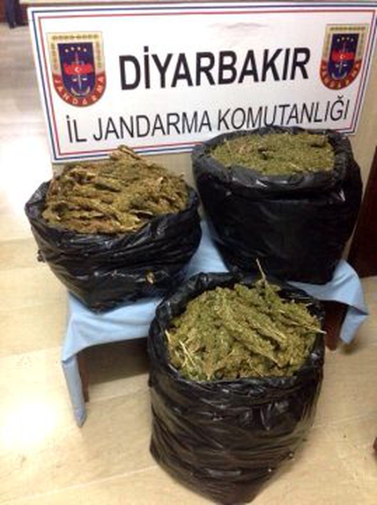 Diyarbakır\'da 35 Kilogram Esrar Ele Geçirildi