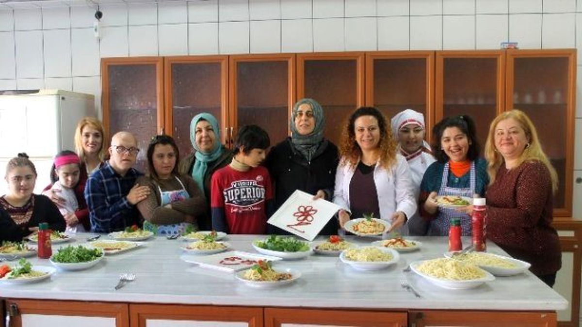 Down Sendromlu Çocuklar Spagetti Yapmayı Öğrendiler