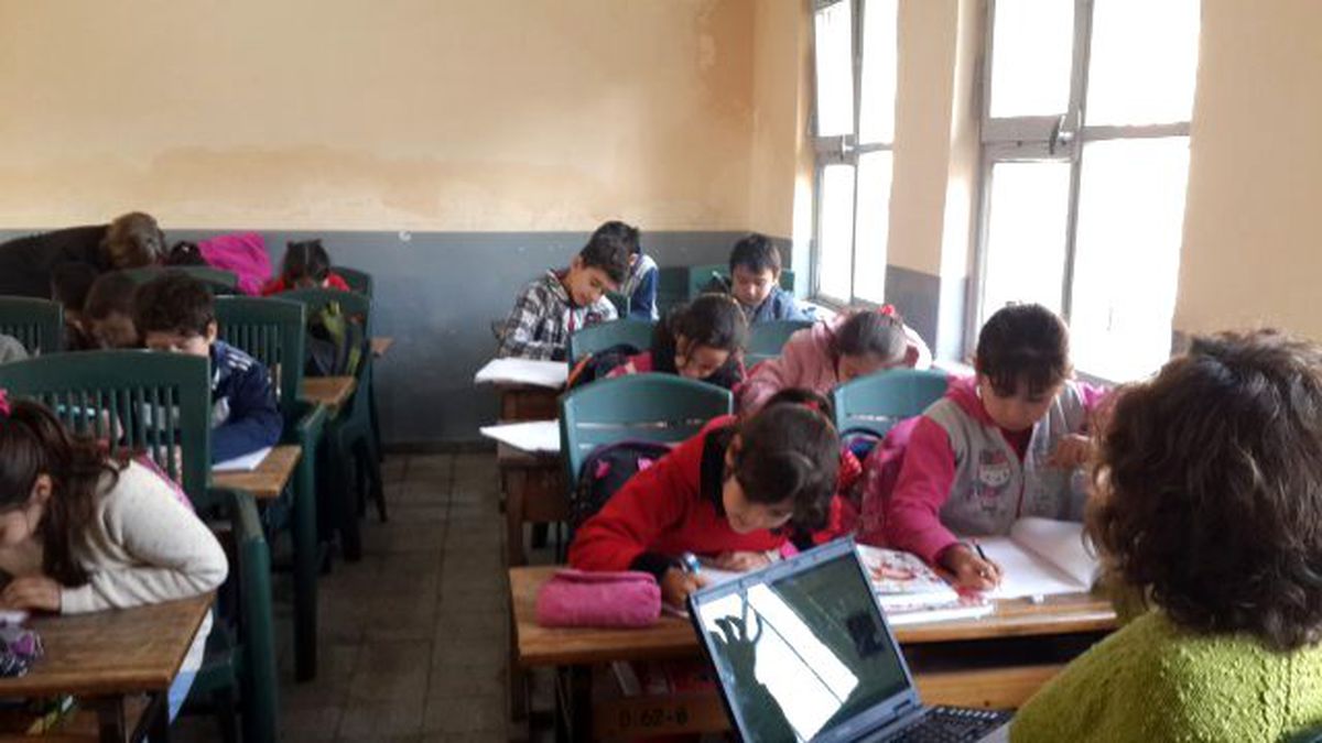 Egeli Öğrenciler İlkokul Öğrencilerini Eğitiyor