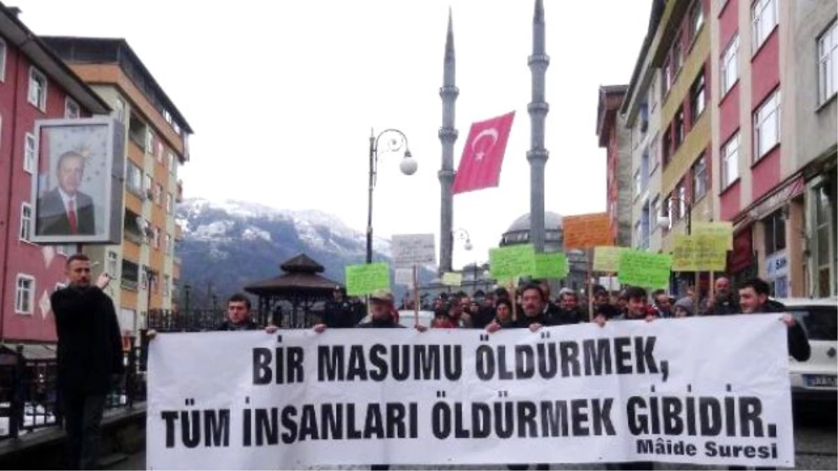 Erdoğan\'ın Memleketi Güneysu, Özgecan İçin Yürüdü