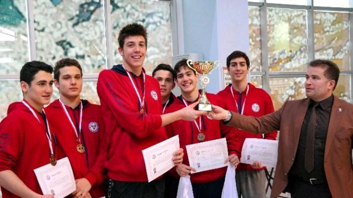 Fatihli Yüzücüler Her Branşta Altın Madalya Kazandı
