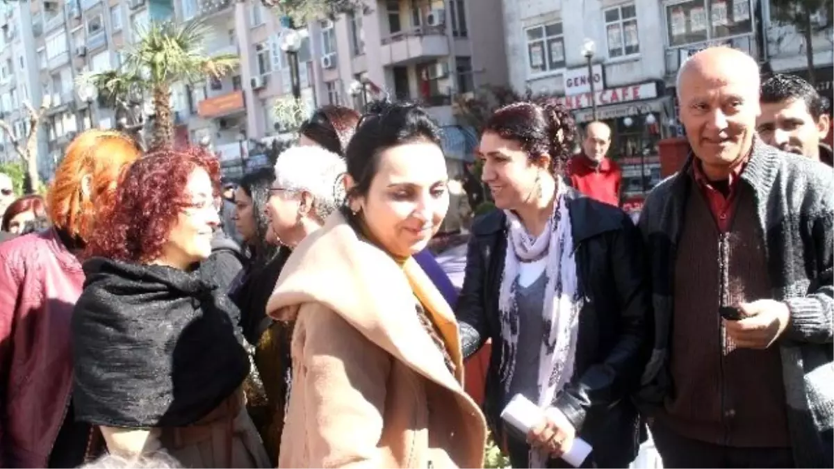 Figen Yüksekdağ\'dan Özgecan\'ın Ailesine Taziye Ziyareti