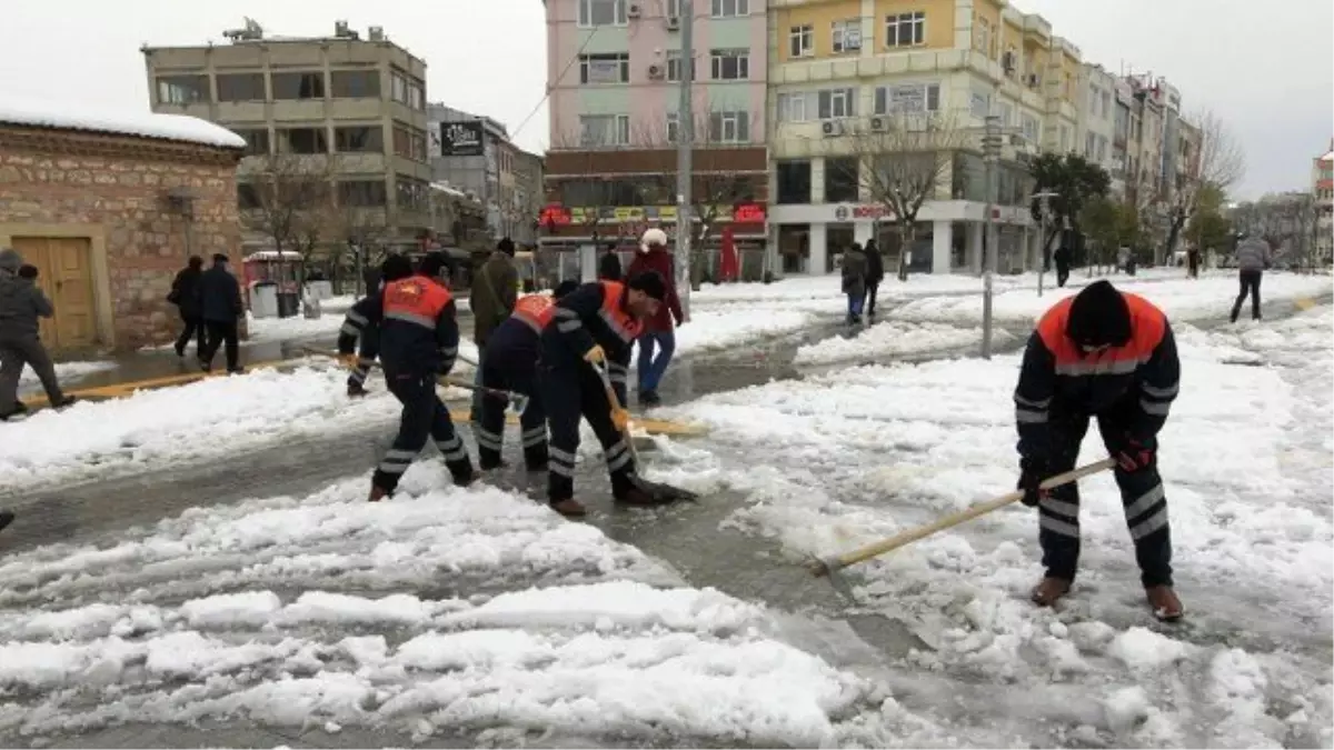 Gebze\'de Kar Küreme Çalışmaları Devam Ediyor