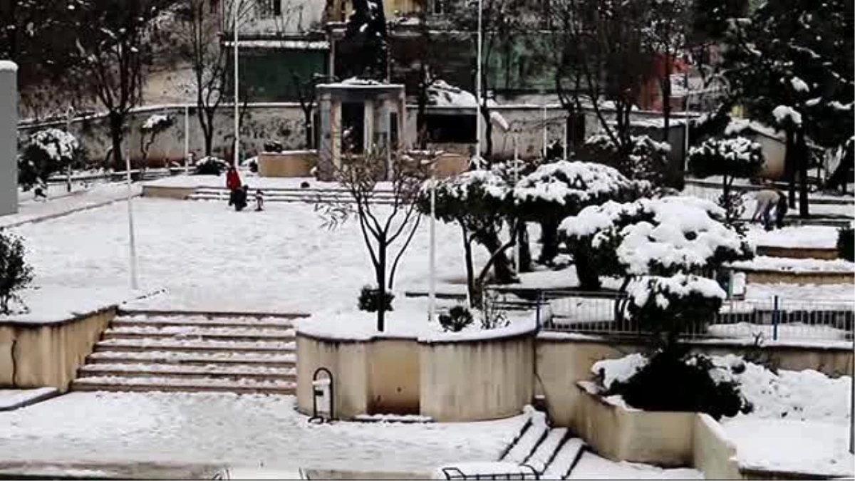 Hatay\'da Kar Yağışı - Yayladağı-Antakya Karayolu Ulaşıma Kapandı