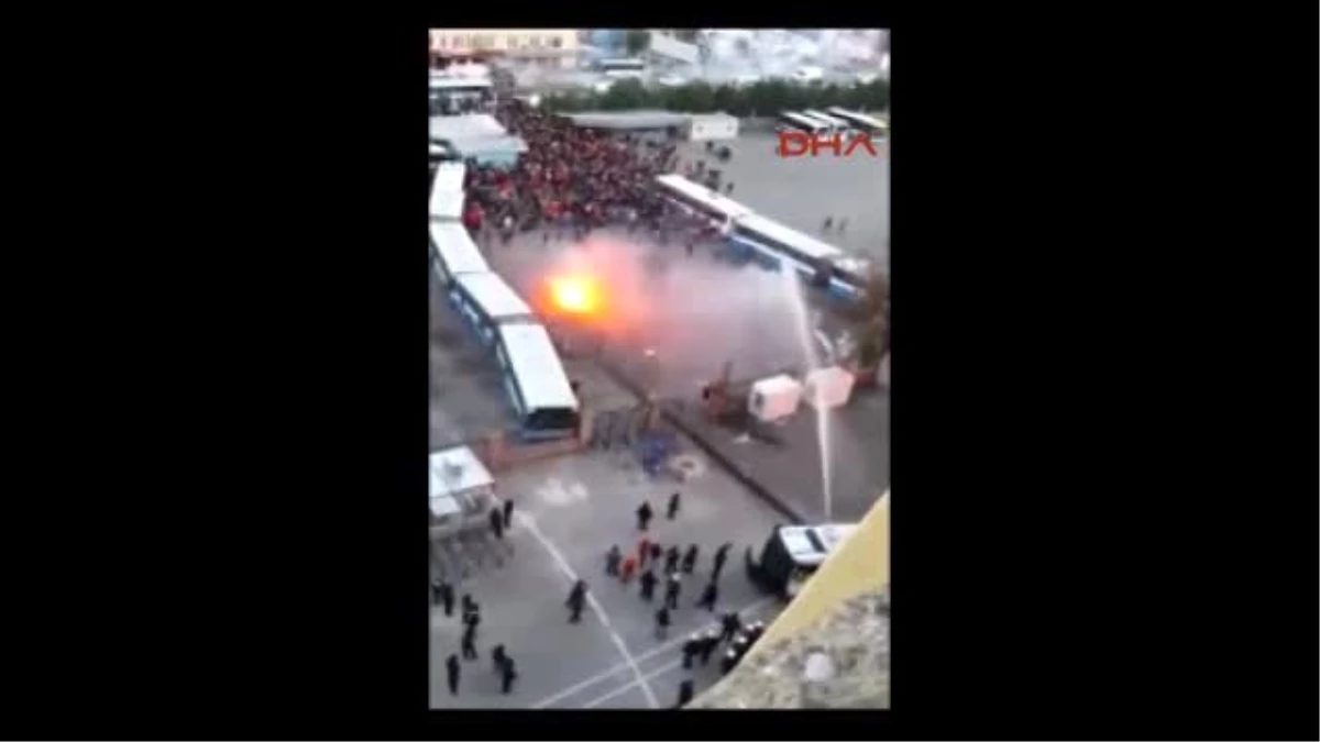 İzmir Emniyeti, Altay-Göztepe Maçındaki Kavga Görüntülerini Paylaştı