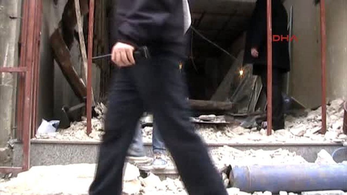 Kırıkkale - Tadilattaki İşyerinde Asma Tavan Çöktü: 2 Hurdacı Yaralandı