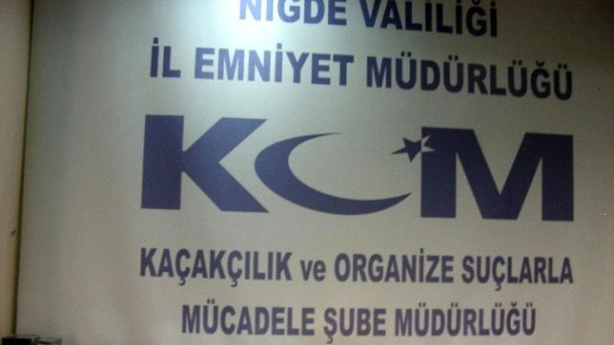 Kom Ekipleri, Kaçak Cep Telefonu ve Sigara Ele Geçirdi