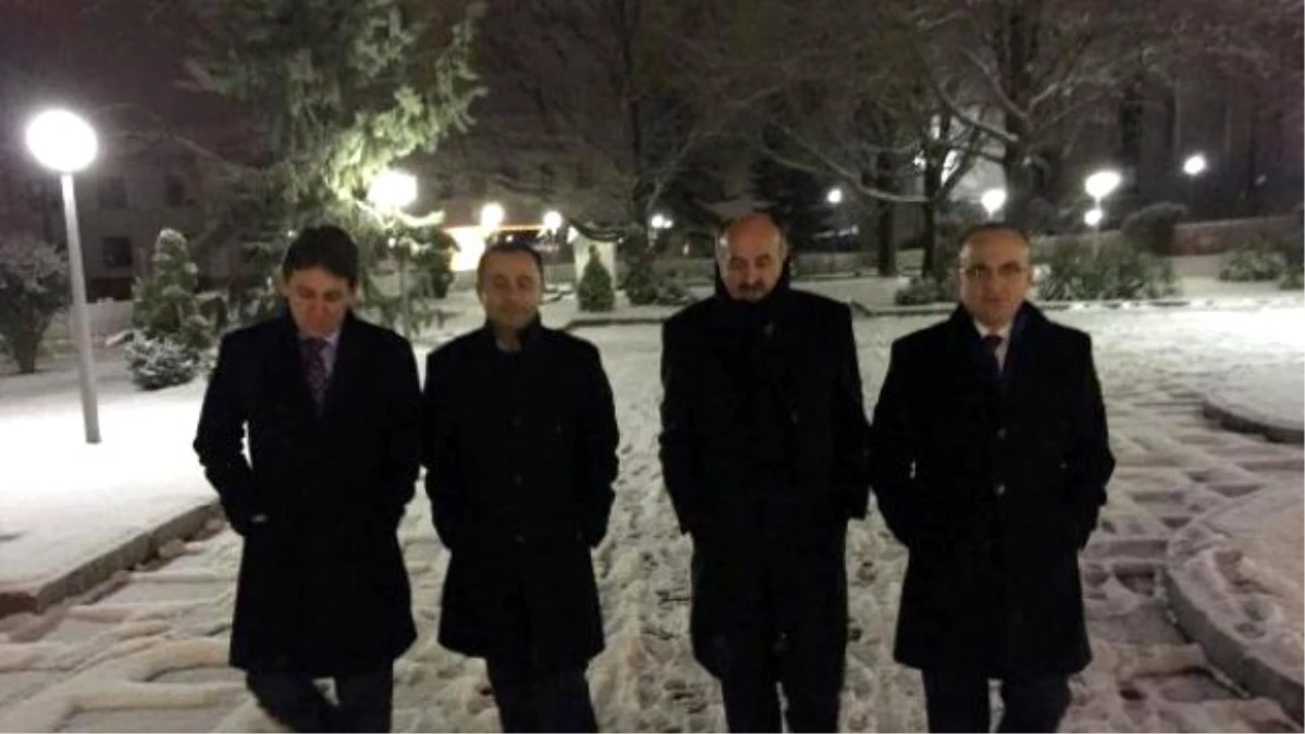 Meclis\'te Kar Altında Akşam Yürüyüşü
