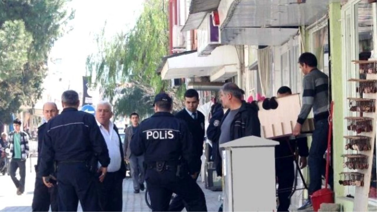 Polis Her Yerde Yaşlı Kadının Altınlarını Okuma Bahanesi ile Alan Dolandırıcıyı Arıyor