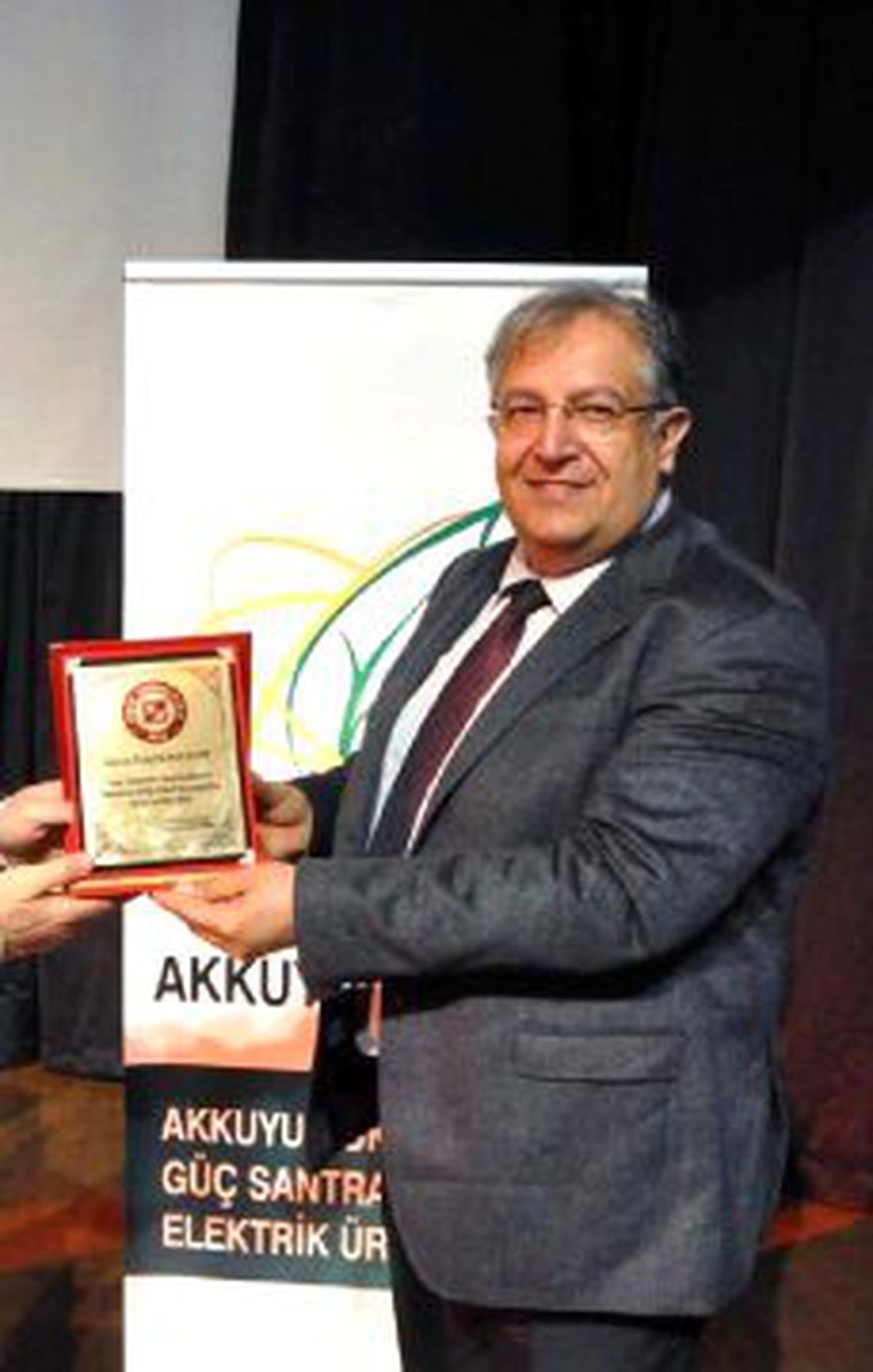 Rektör Yardımcısı Orhan Kalp Krizinden Öldü
