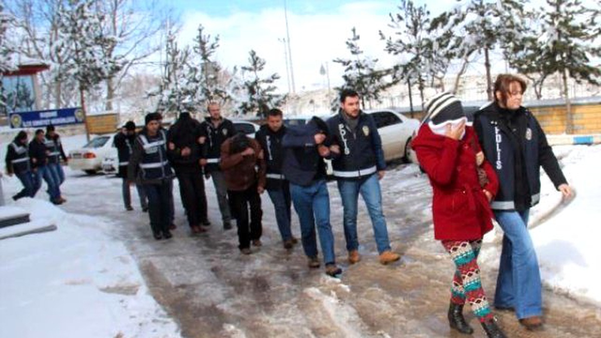 Suşehri\'nde Fuhuş Operasyonu: 8 Gözaltı