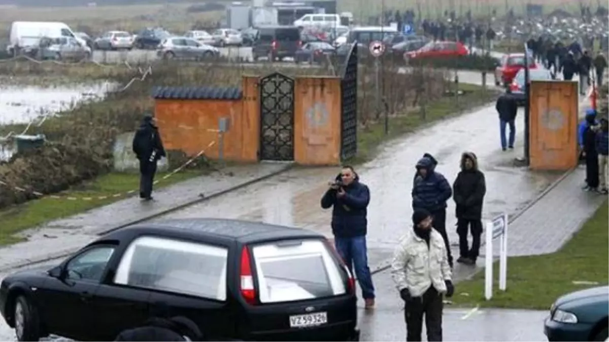 Terör Zanlısı Müslüman Mezarlığında Toprağa Verildi