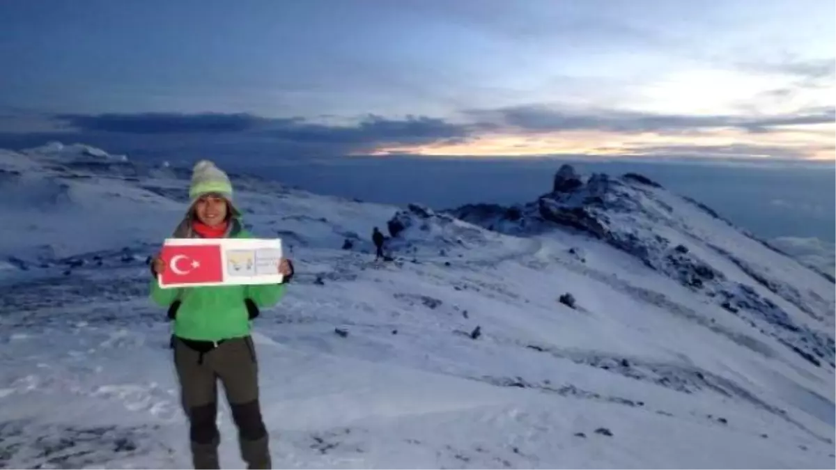 Türk Kadın Dağcı Kilimanjaro\'ya Tırmandı