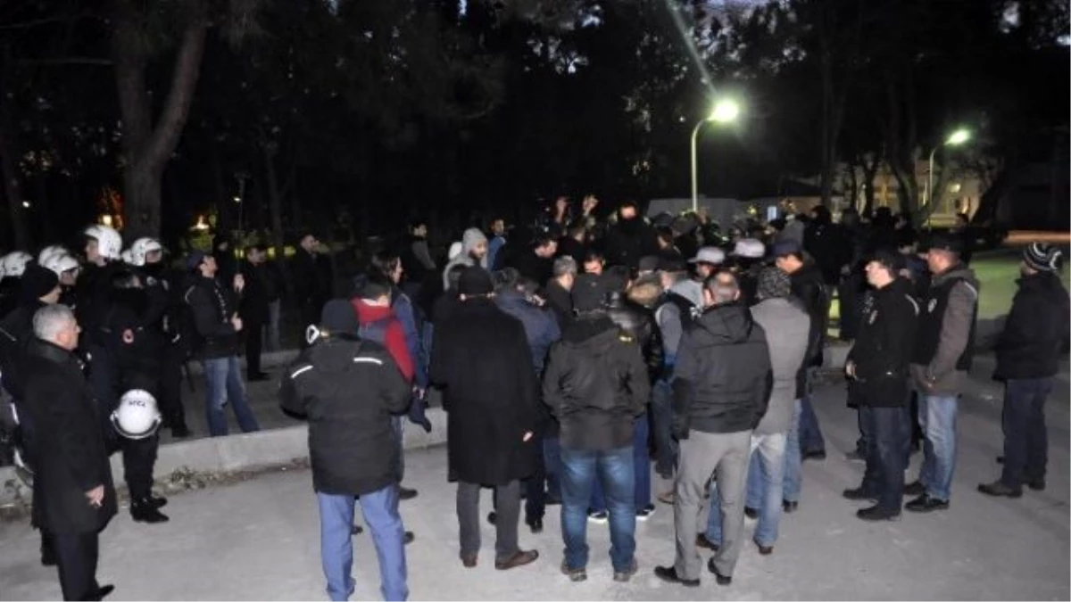 Ege Üniversitesi'nde Çıkan Kavgada 1 Kişi Öldü, 1 Kişi Ağır Yaralandı