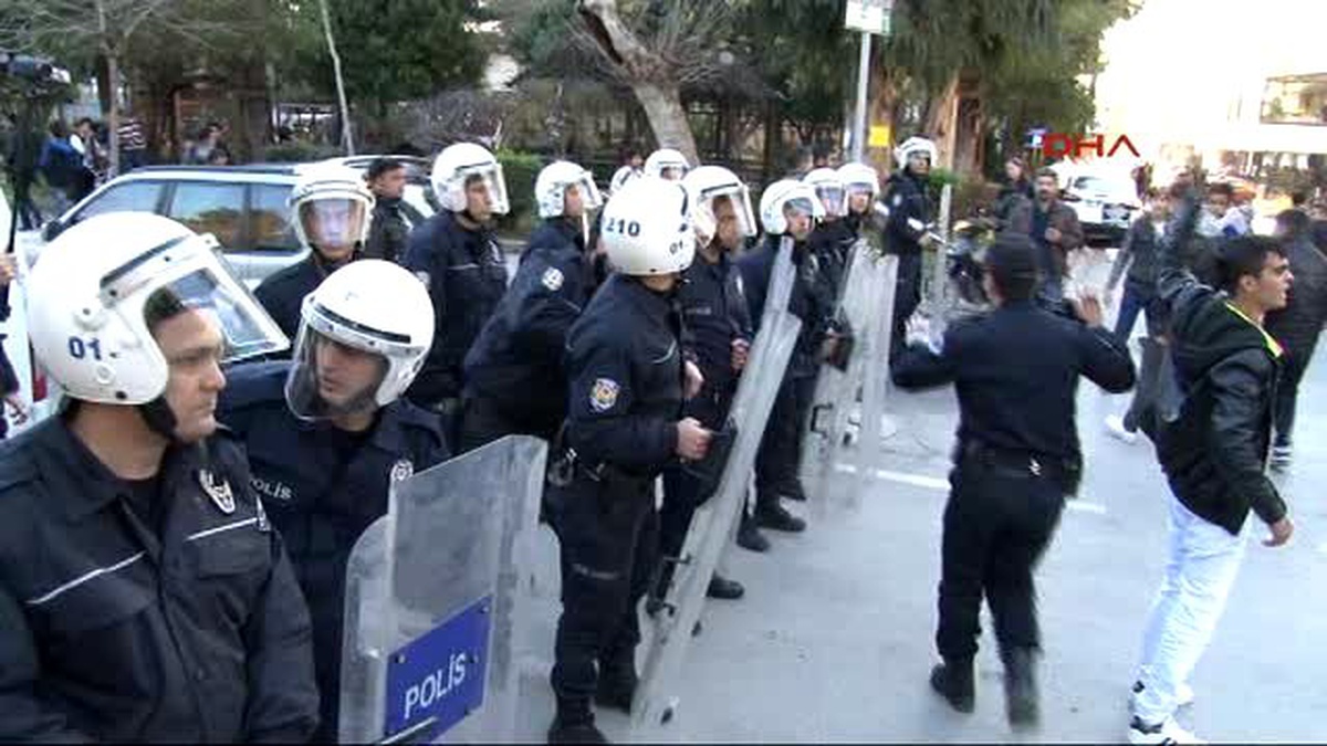 Adana\'da Özgecan Cinayetine Tepki Yürüyüşü