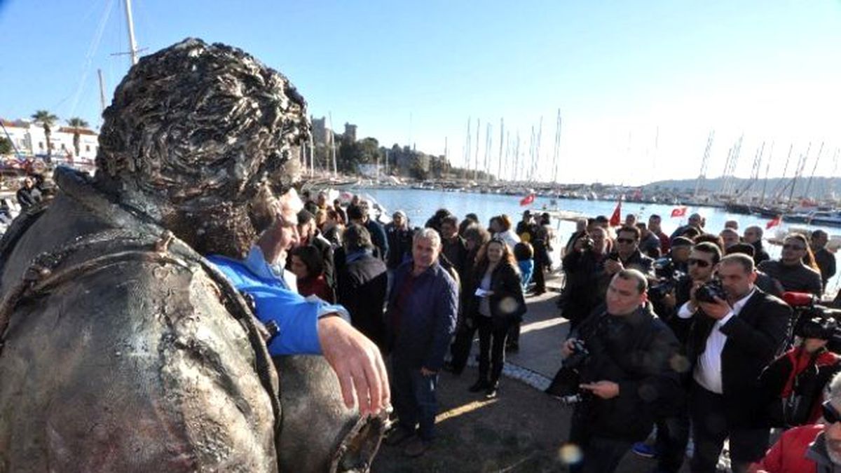 Bodrum\'da Süngercilerin Anısına Heykel