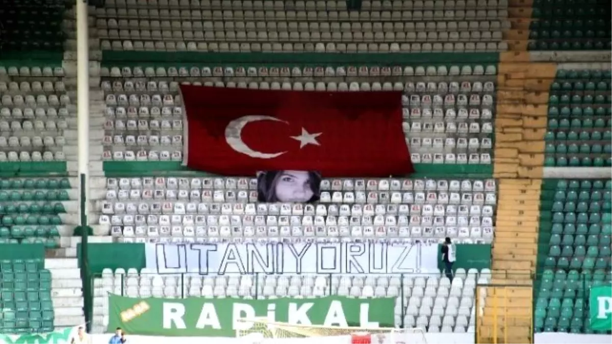 Bursaspor Taraftarlarından Özgecan İçin Pankart