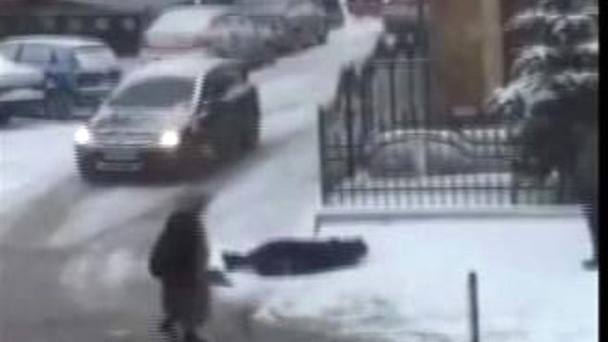 Buz Tutan Kaldırımlar Vatandaşlara Zor Anlar Yaşattı