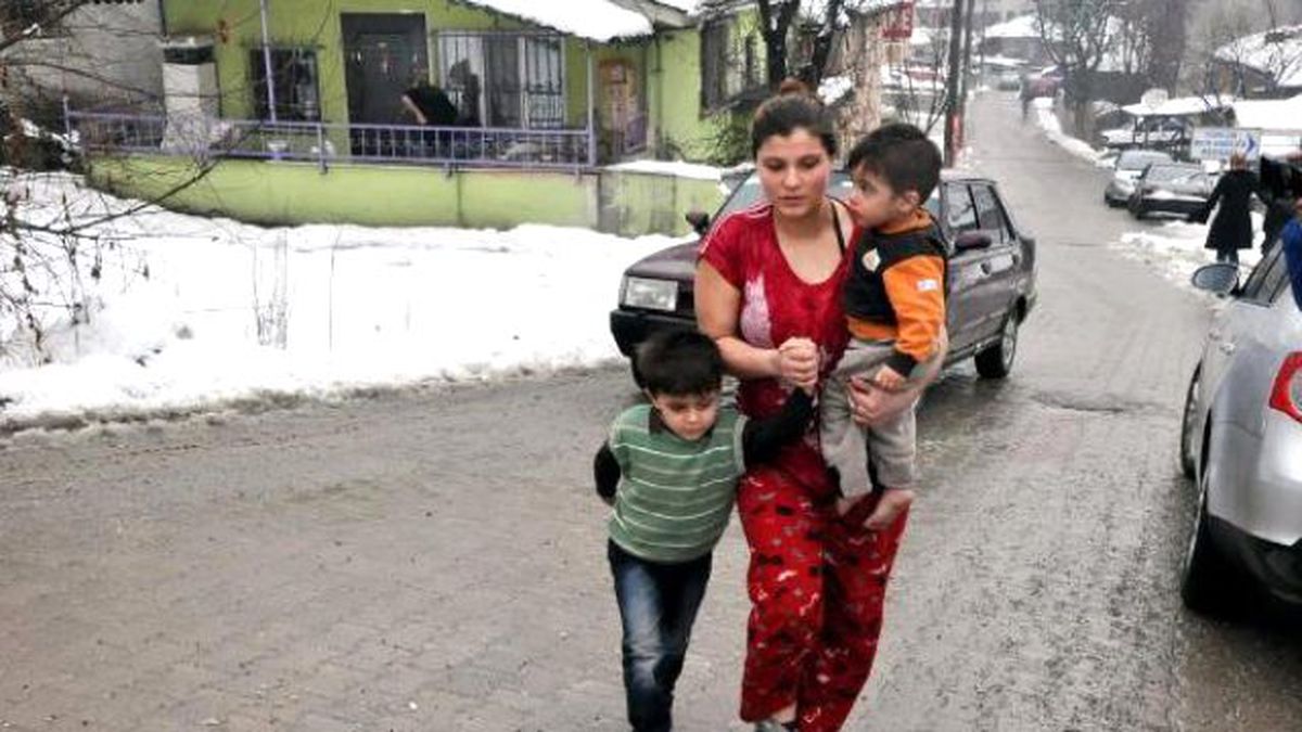 Çocuklarıyla Sokakta Kalan Hamile Kadın Koruma Altına Alındı