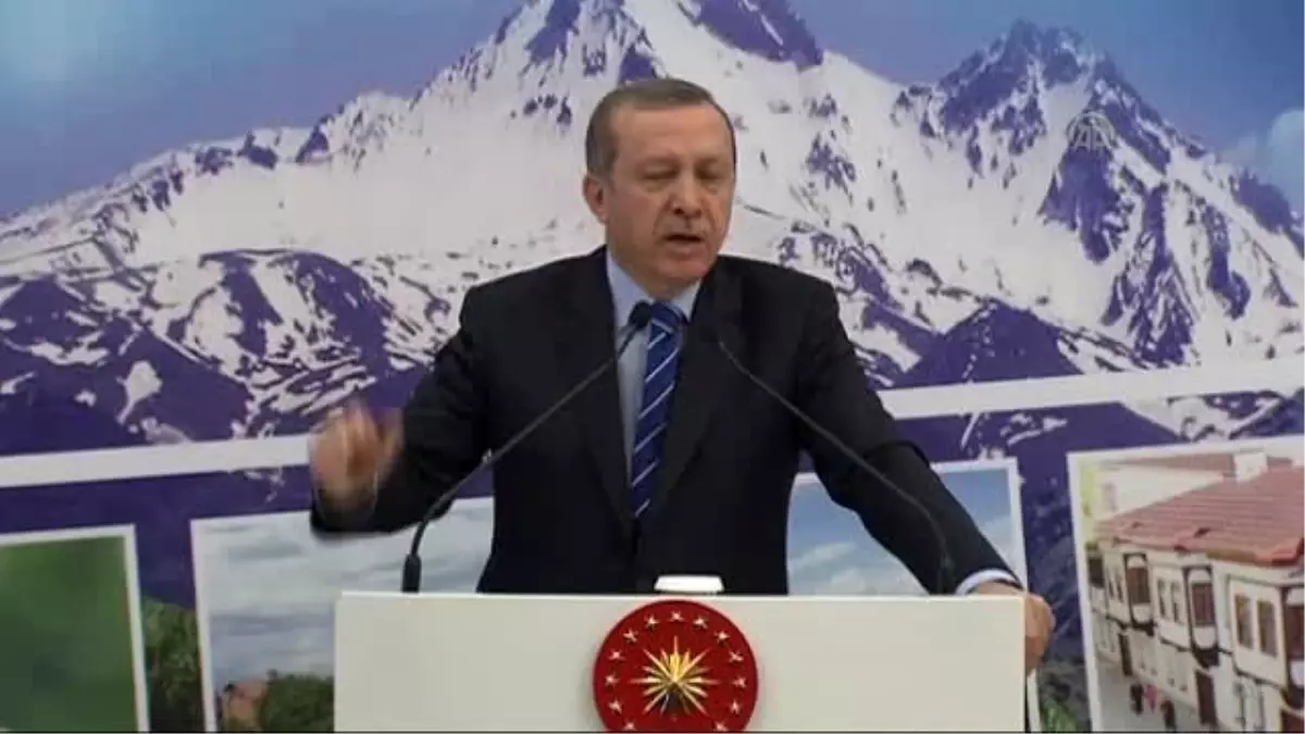 Erdoğan: "Delikanlıysan Böyle Kod Adıyla, Mod Adıyla Ortaya Çıkma"