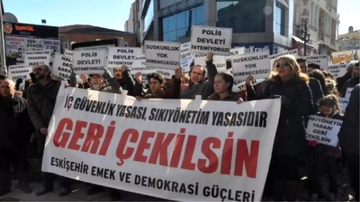 Eskişehir\'de \'İç Güvenlik Yasa Tasarısı\' Protestosu