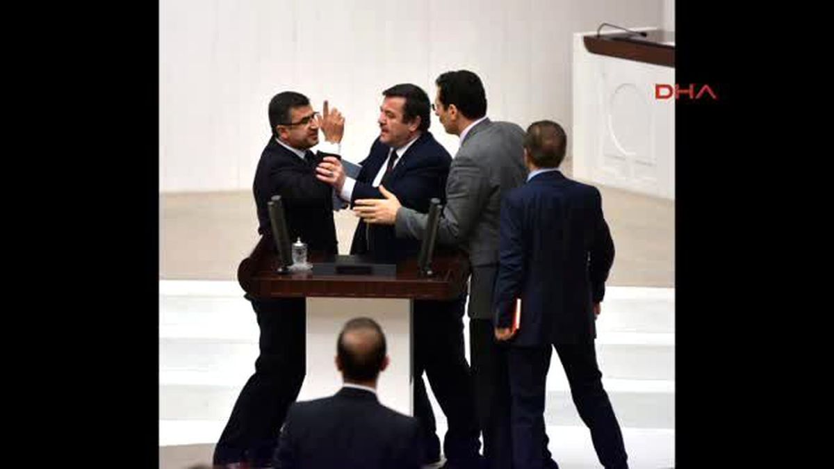 AK Parti ve HDP Arasında Kürsü Gerginliği Çıktı