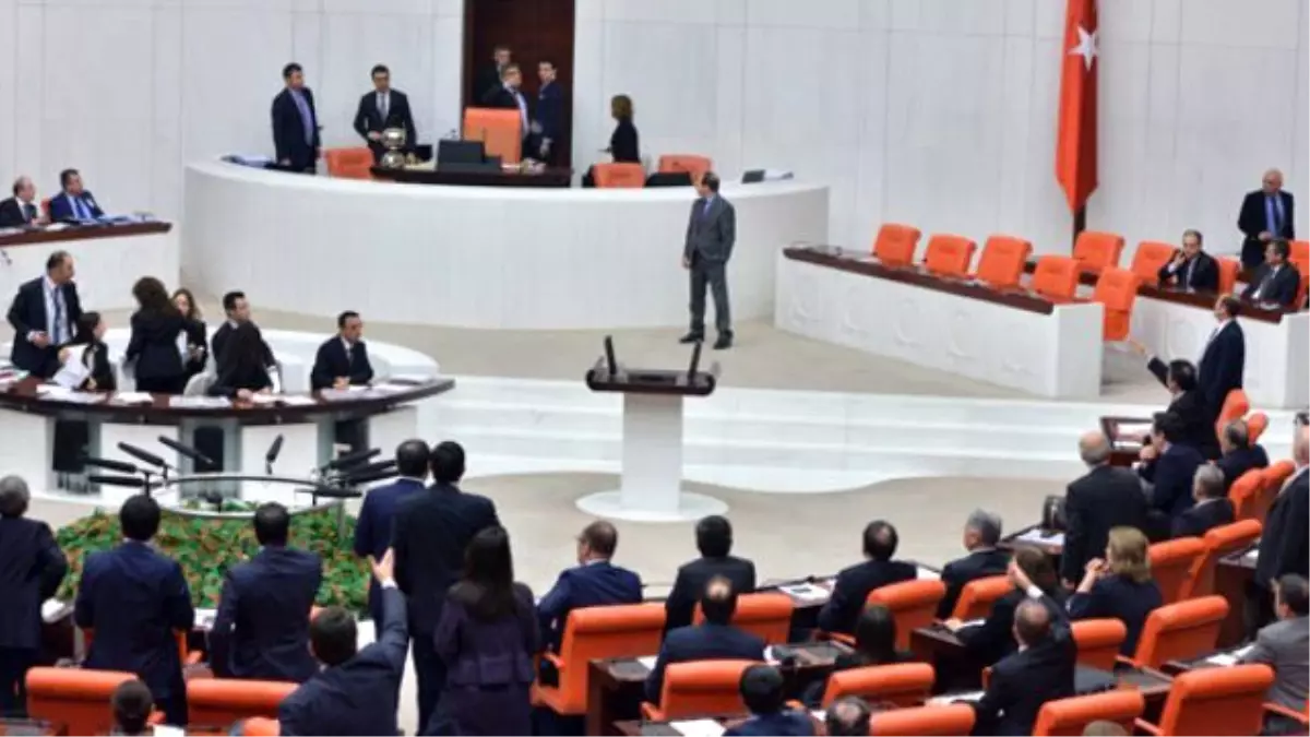 HDP\'liler TBMM\'de Kürtçe Konuştu, MHP\'liler Tepki Gösterdi
