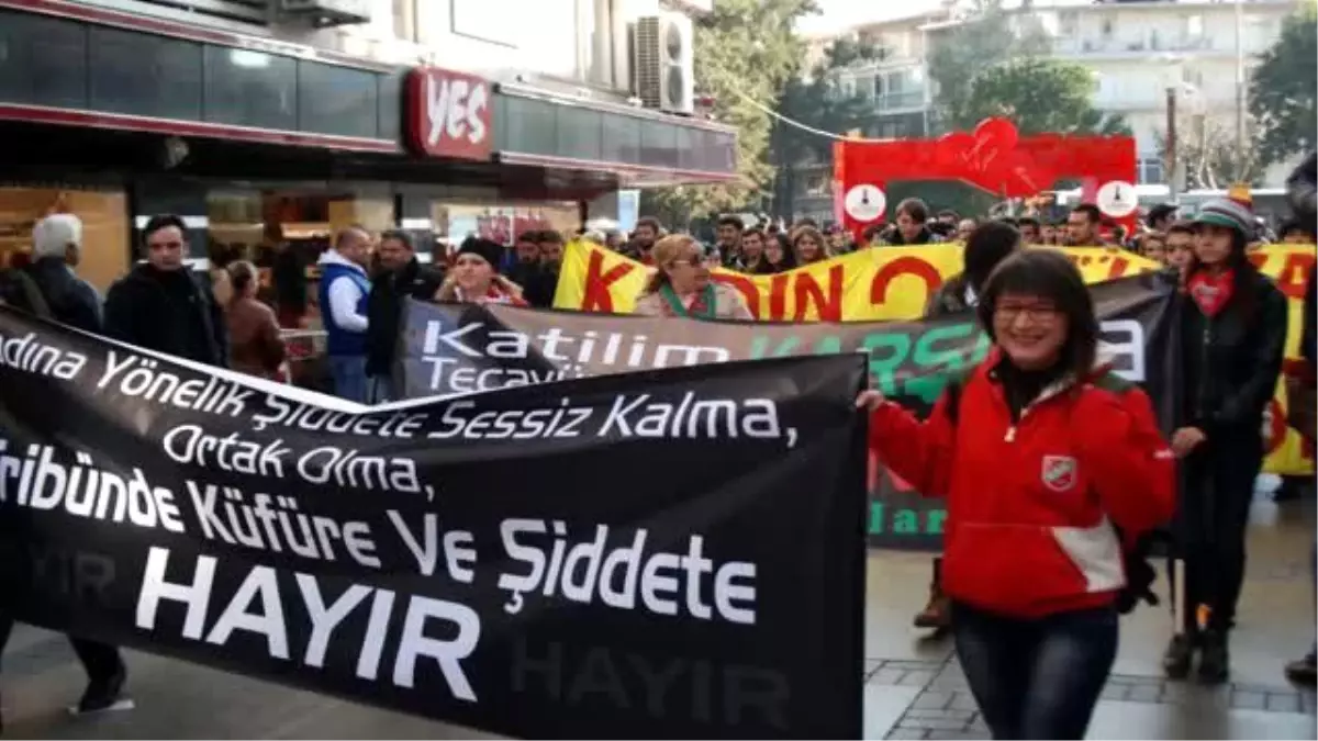 İzmir - Karşıyaka ve Göztepe Taraftarları Özgecan İçin Yürüdü