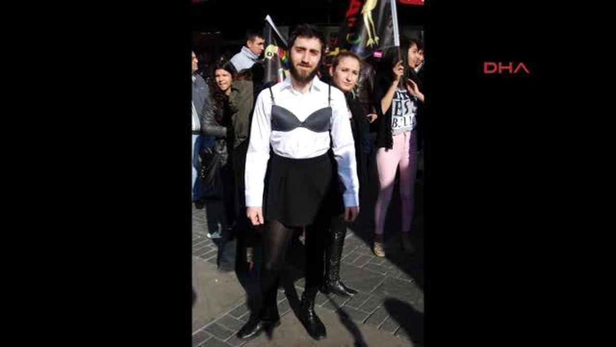 İzmir - Özgecan İçin Etek Giydiler