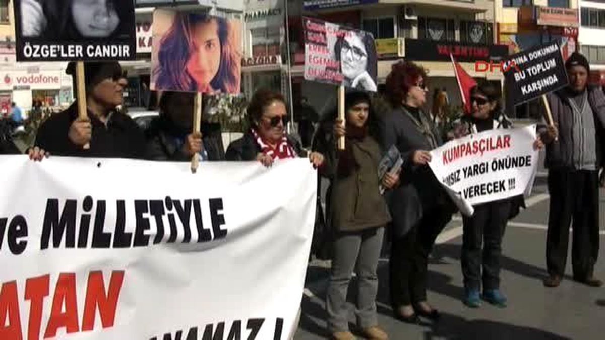 Marmaris\'te "Sessiz Çığlık" ile Kadına Şiddete \'Dur\' Denildi