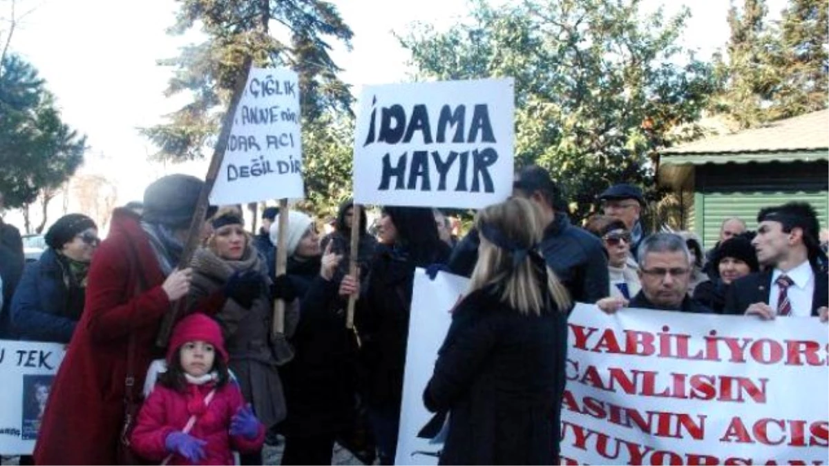 Özgecan Protestosunda İdam Tepkisi