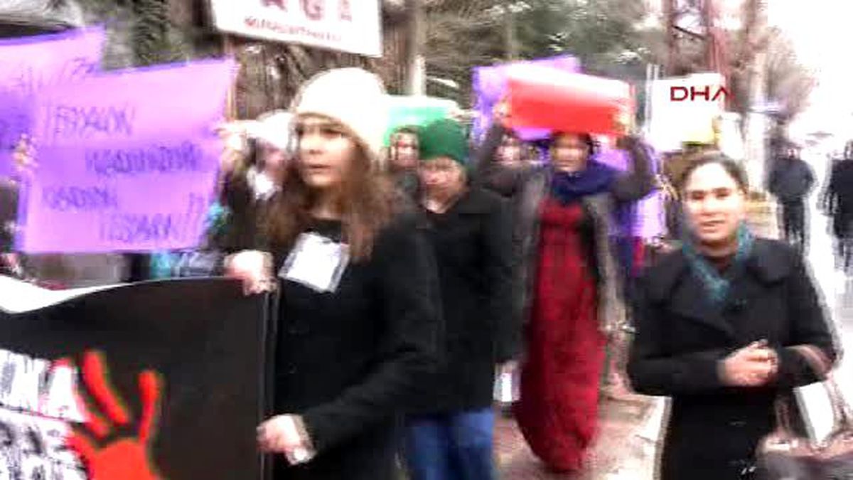 Şanlıurfa Viranşehir Viranşehir\'de Kadına Şiddet Protestosu
