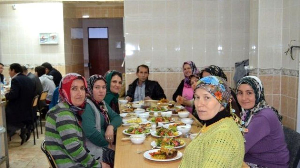 Selendi Hem Aşçı Çırağı Yetiştiriyor