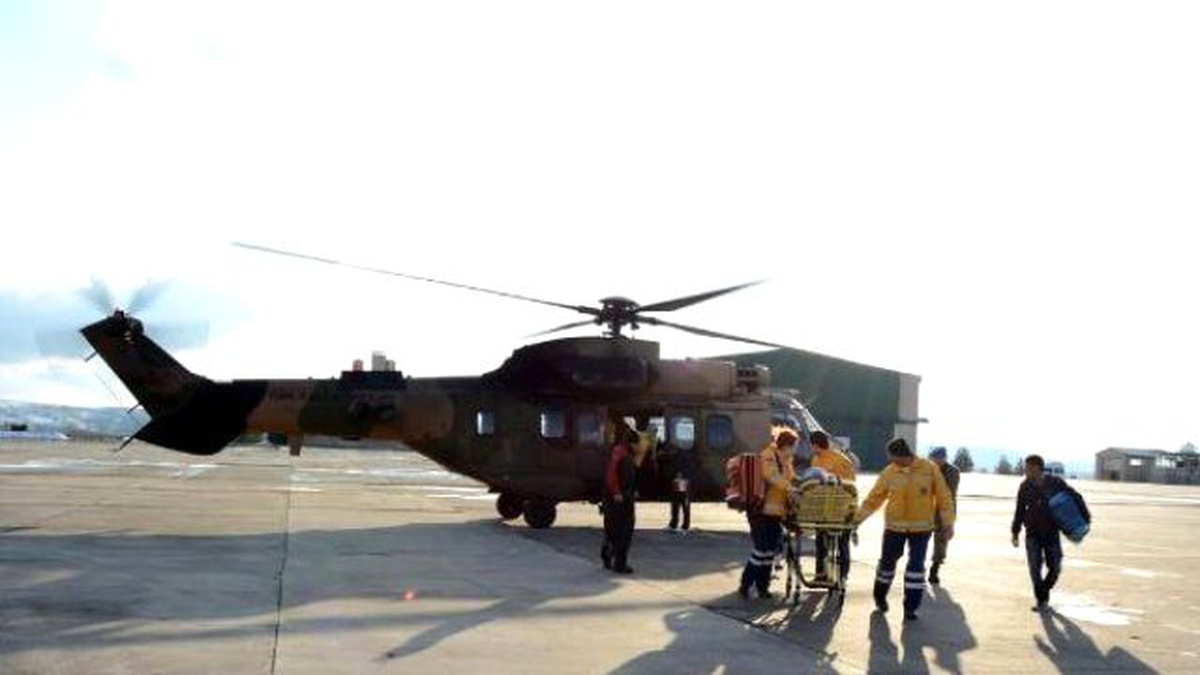 Siirt\'te 1,5 Yaşındaki İsmail\'i Mehmetçik Helikopterle Kurtardı (2)