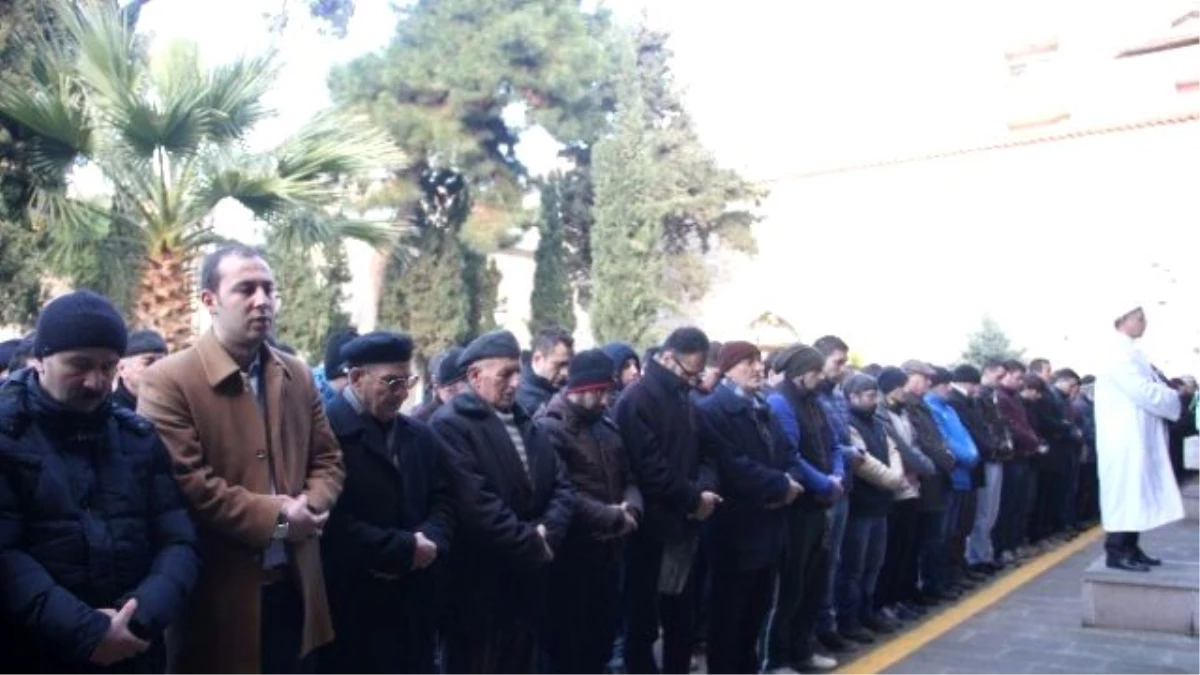 Sinop\'ta Fırat Yılmaz Çakıroğlu İçin Gıyabi Cenaze Namazı Kılındı
