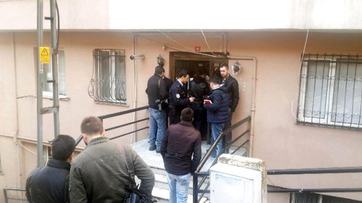 Şişli\'de Bir Apartmanda Silahla Vurulmuş Erkek Cesedi Bulundu