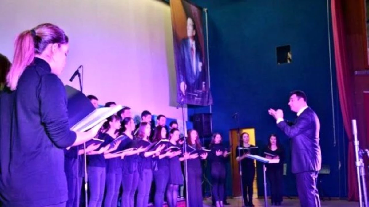 Tekirdağ\'da Batı ve Türk Ezgileri Konseri Sahnelendi