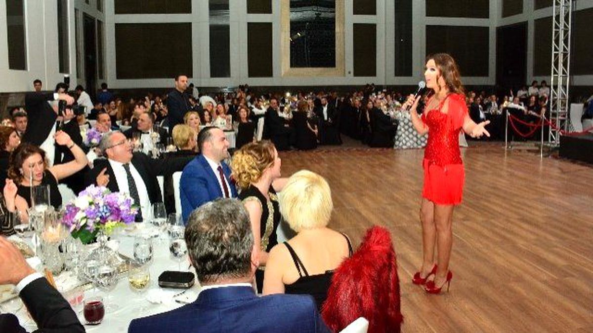 Agiad, 23. Yılını Demet Akalın\'la Kutladı